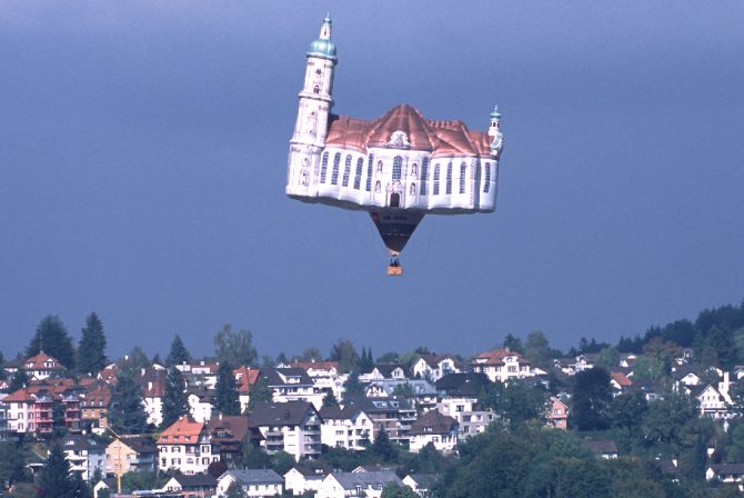 Fliegende Kathedrale. Bild: Copyright wunderlin@aerodoc.ch