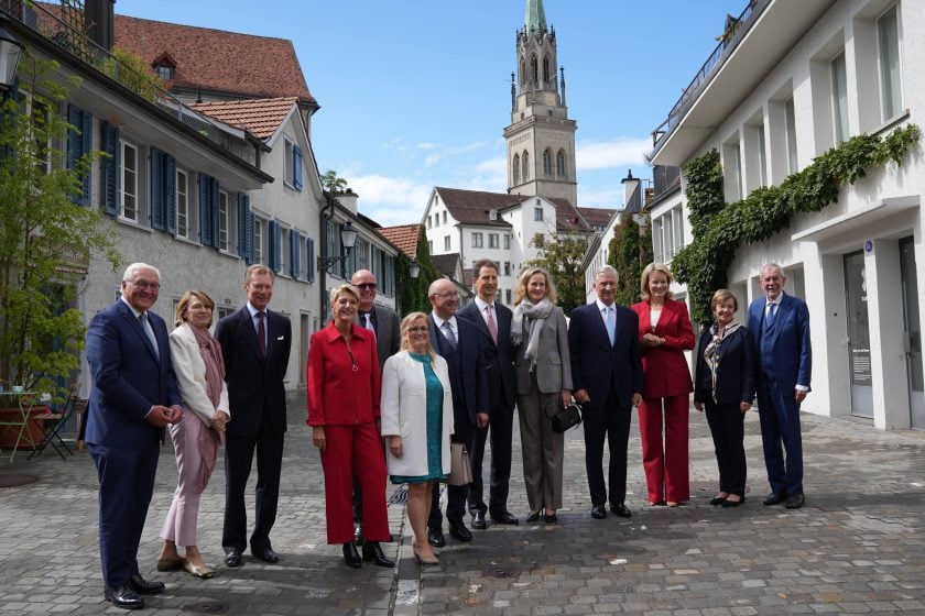Gruppenfoto der Staatsgäste mit St.Gallens Stadtpräsidentin Maria Pappa und Regierungsrat Beat Tinner.