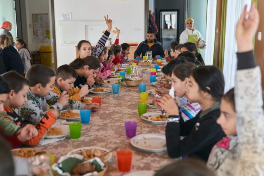 Die Elijah-Musikschulen in Dörfern Rumäniens bieten benachteiligten Roma-Kindern Gemeinschaft - auch dank Geldern des Kath. Konfessionsteils SG. Bild: Verein Elijah