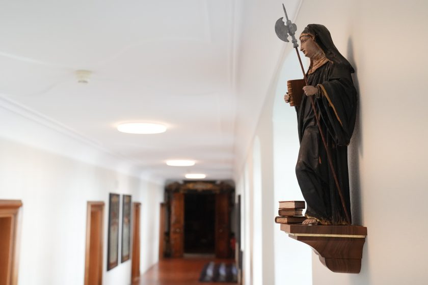 Die Heilige Wiborada Wacht über Die Stiftsbibliothek
