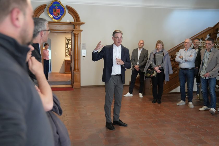 Bischof Beat Grögli lädt die Handwerksleute zu sich ins Bischofshaus ein.
