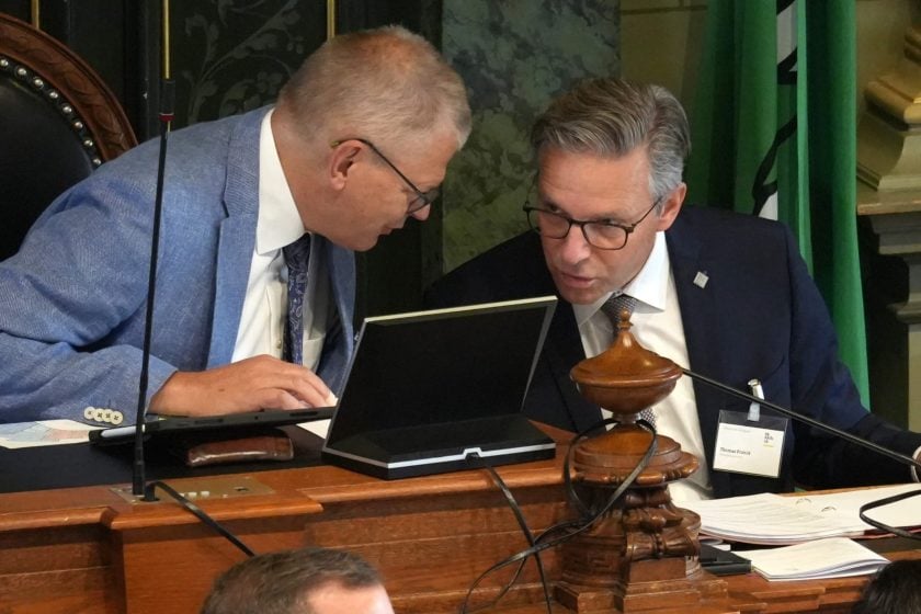 Letzte Absprachen zwischen Kollegiumspräsident Bernhard Krempl und Verwaltungsdirektor Thomas Franck.