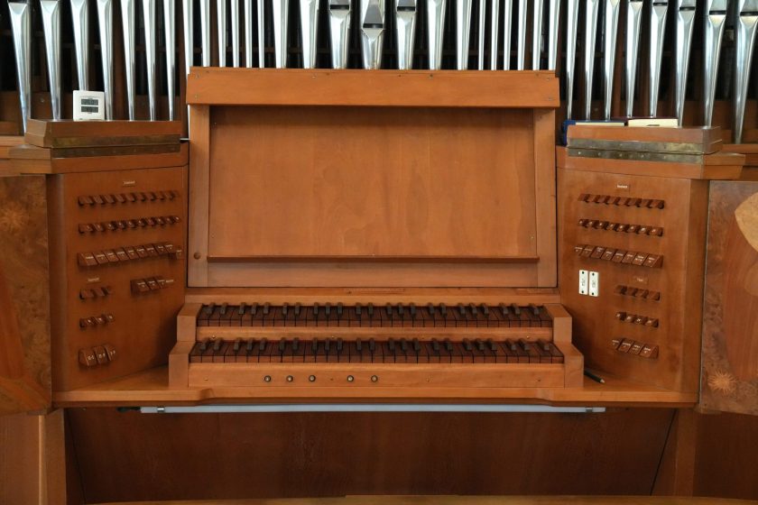 Orgel von 1960 im Musiksaal.